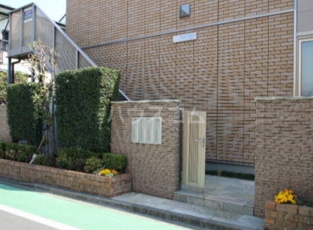 24/30 エントランス