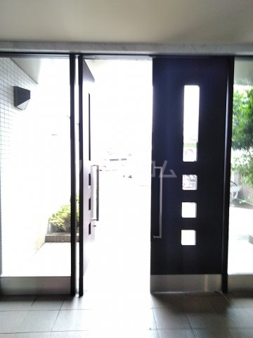 24/30 エントランス