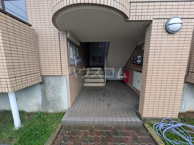 22/30 エントランス