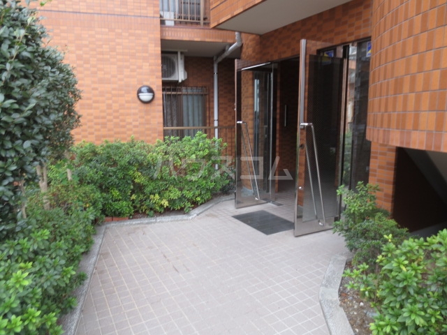 16/21 エントランス