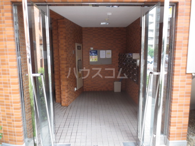 18/23 エントランス