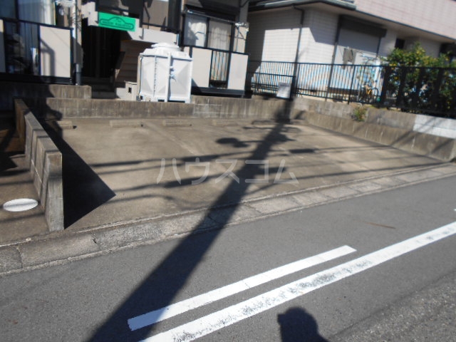 19/28 駐車場