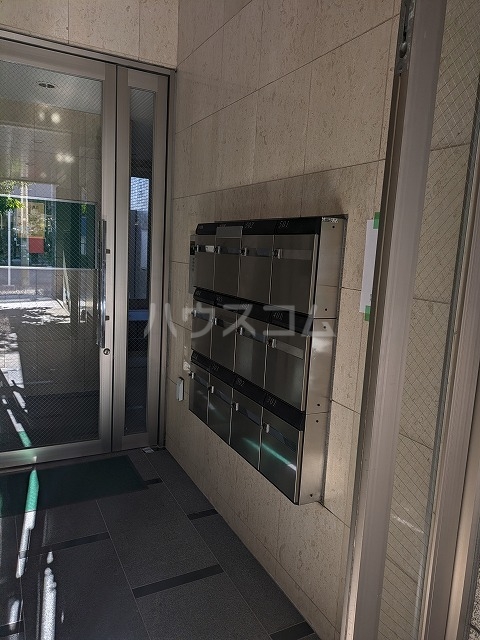 23/29 エントランス