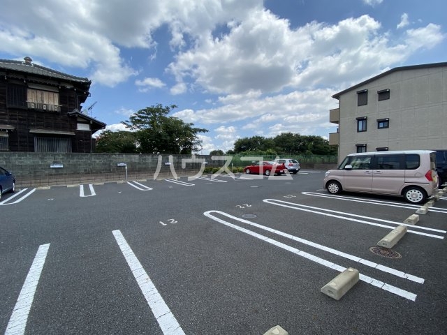 2/5 駐車場