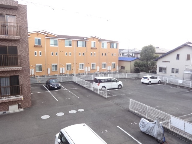 2/3 駐車場