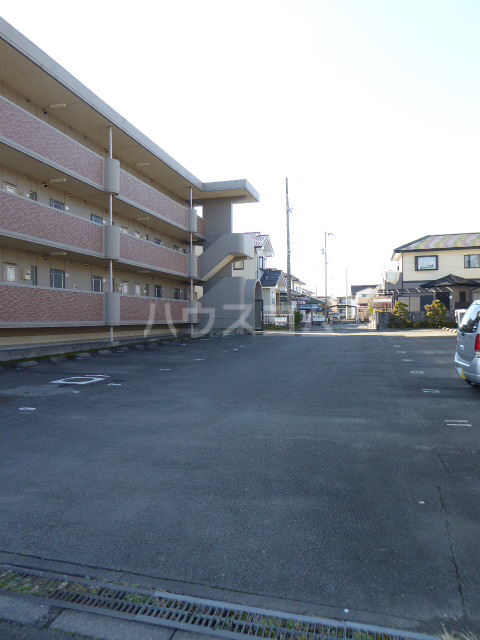 25/27 駐車場