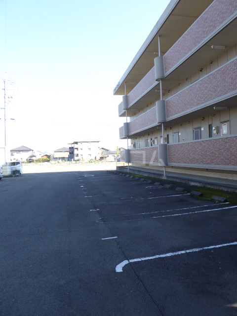 26/27 駐車場