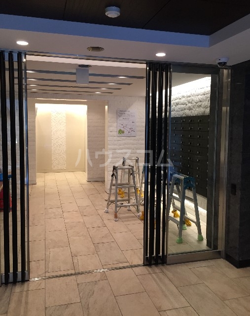 16/17 エントランス