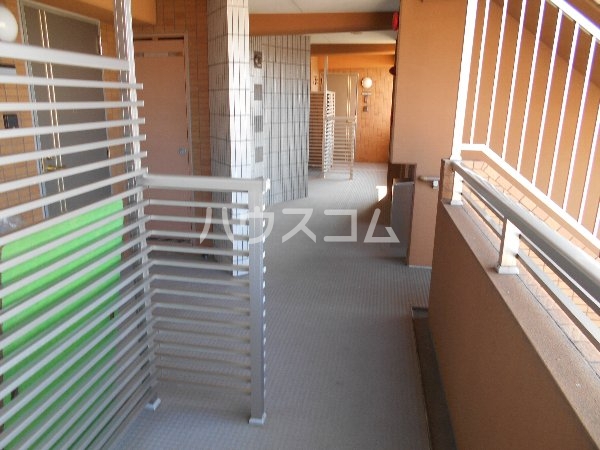 27/30 エントランス