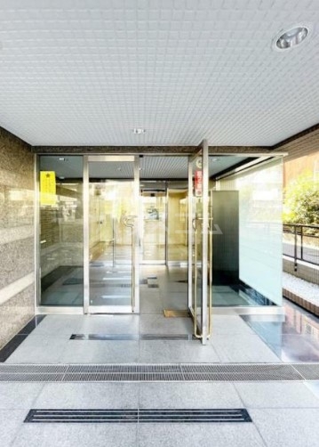 21/26 エントランス