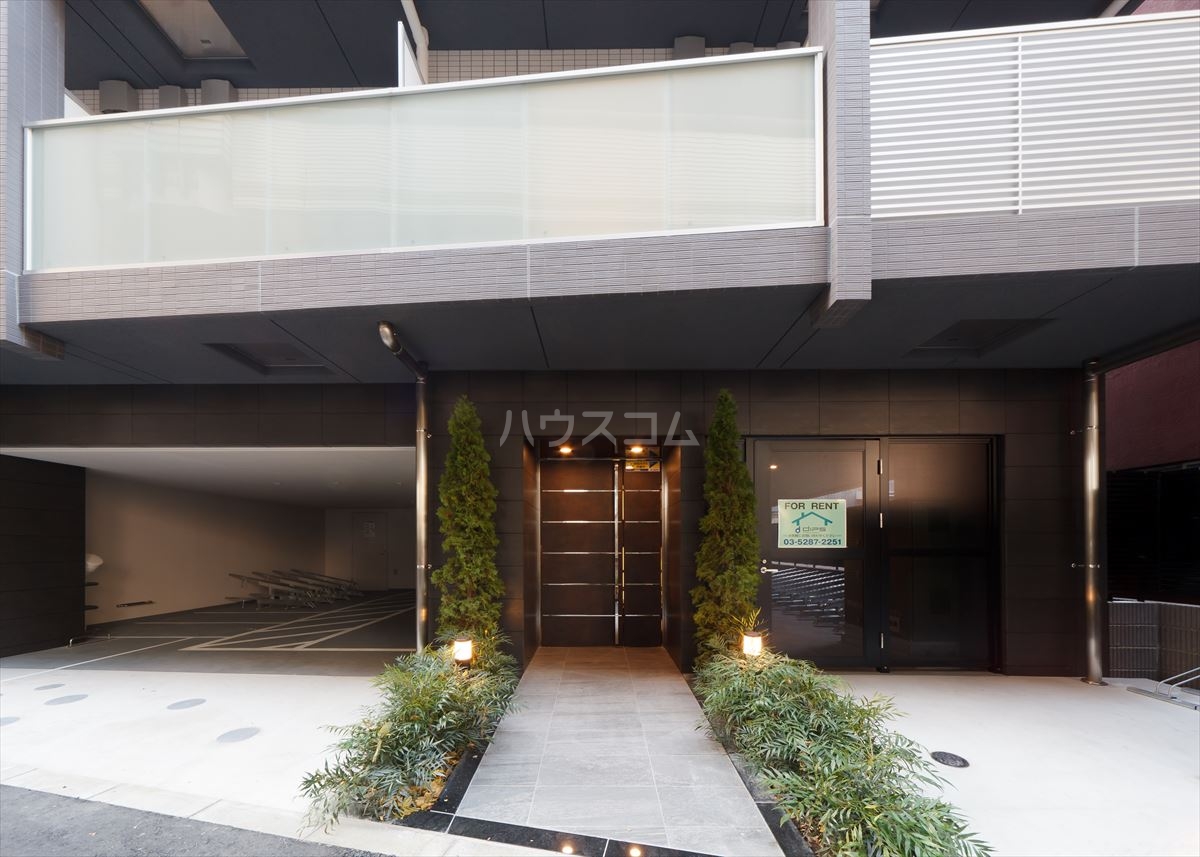 25/30 エントランス