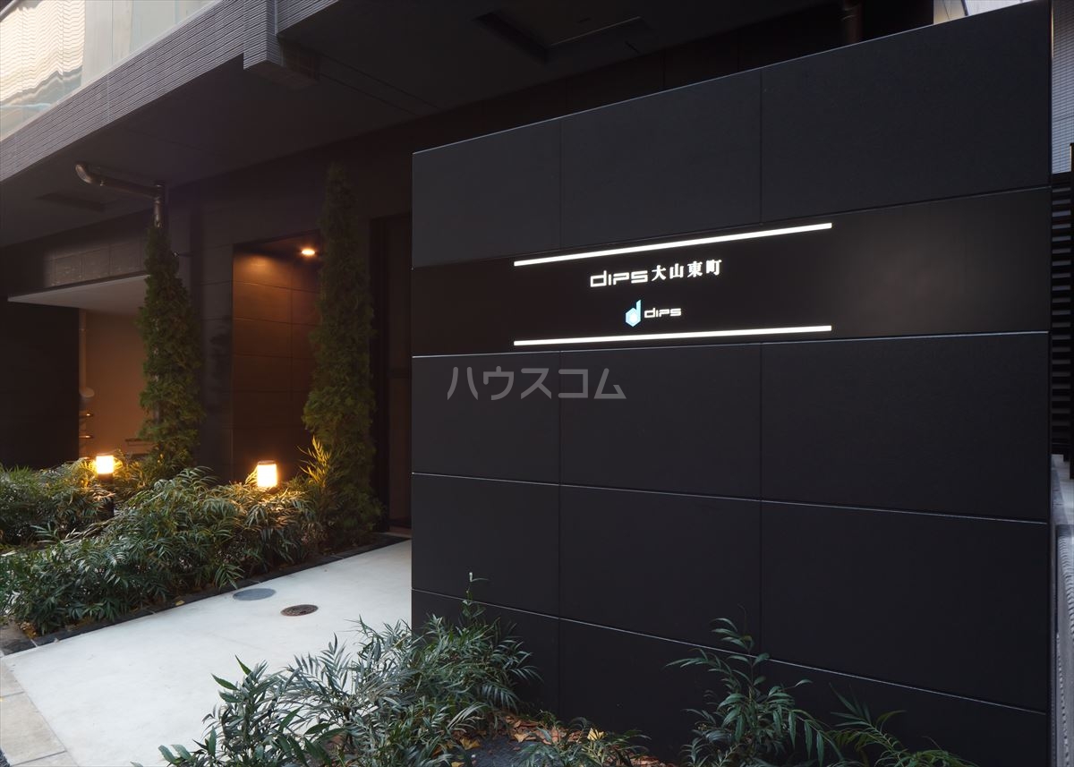 27/30 エントランス