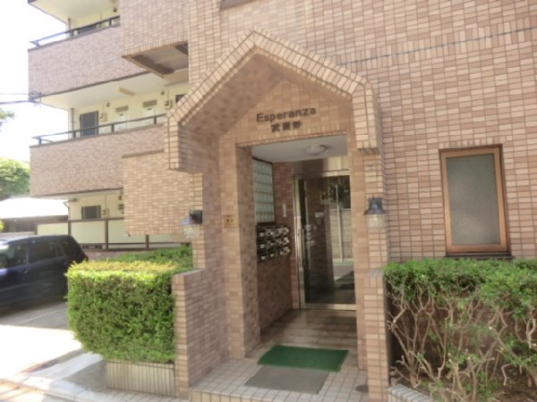 19/30 エントランス