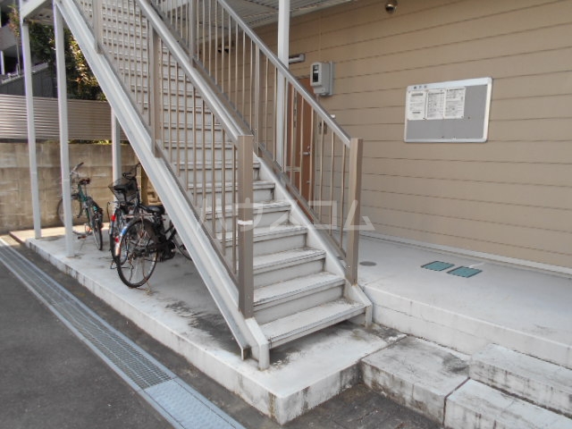 21/30 エントランス
