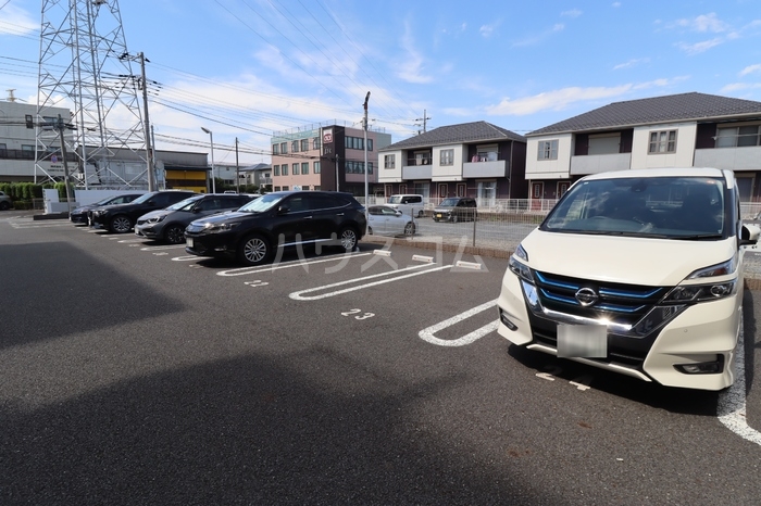 18/28 駐車場