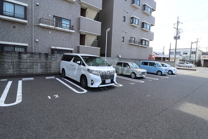19/28 駐車場