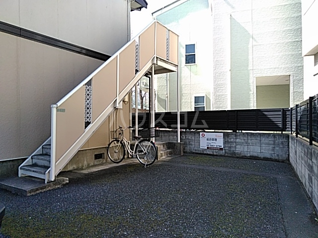 27/30 エントランス
