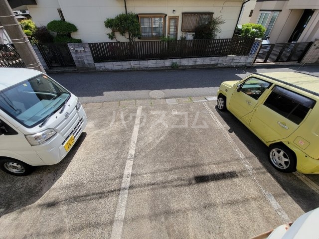 27/30 駐車場