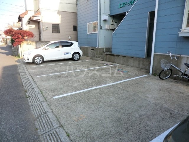 27/30 駐車場