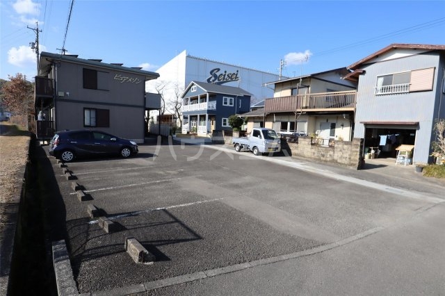2/3 駐車場