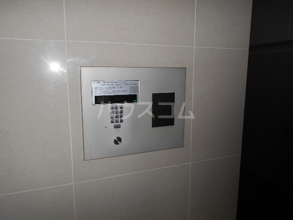 27/30 エントランス