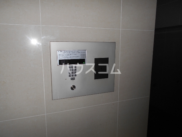 18/29 エントランス