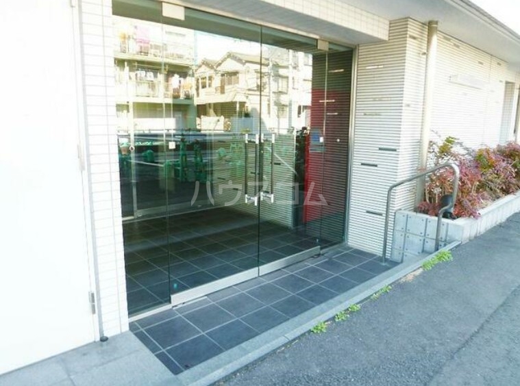 13/19 エントランス