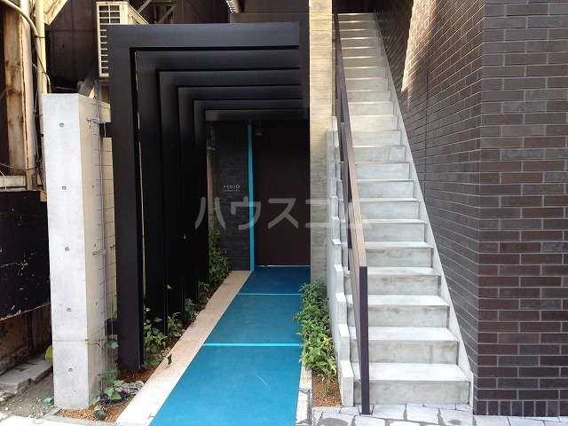 28/30 エントランス