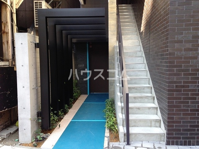 28/30 エントランス