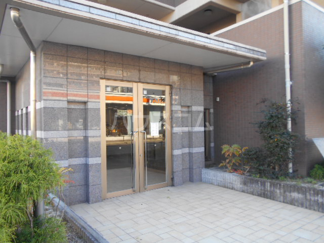 22/30 エントランス