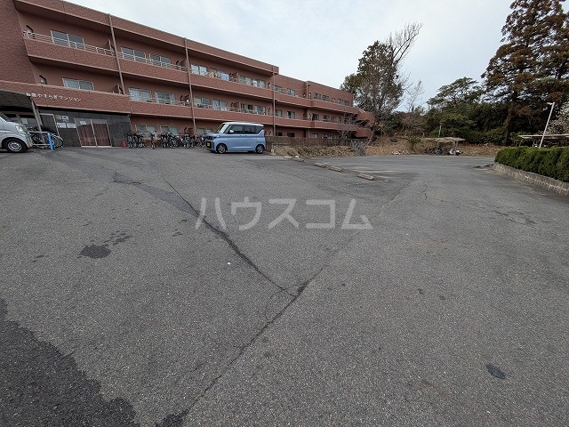 22/28 駐車場