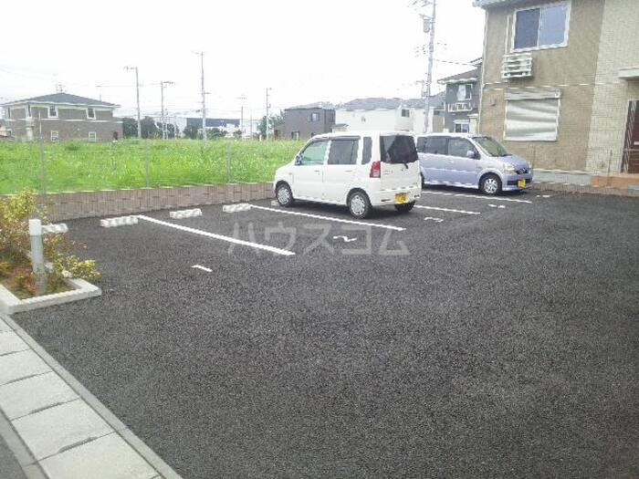 27/30 駐車場