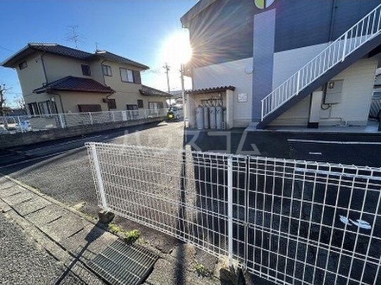19/30 エントランス