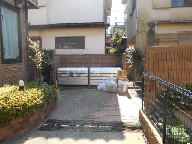 21/30 エントランス