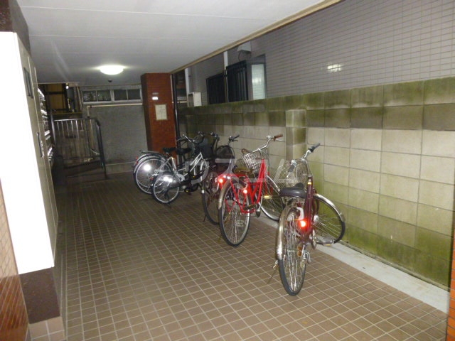 16/20 エントランス