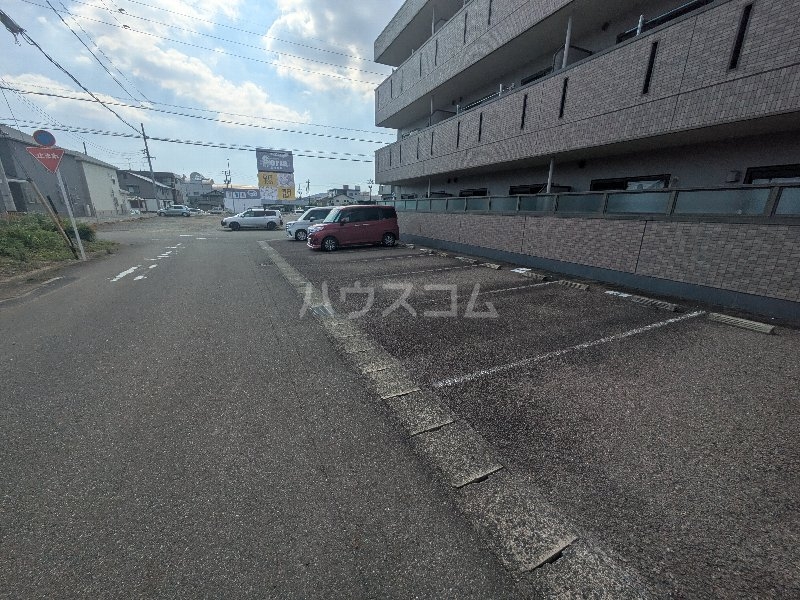 16/23 駐車場