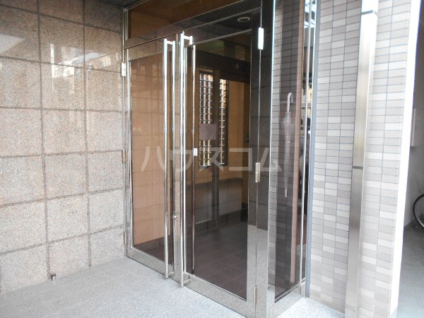 23/30 エントランス