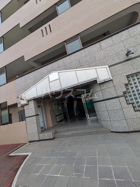 27/30 エントランス