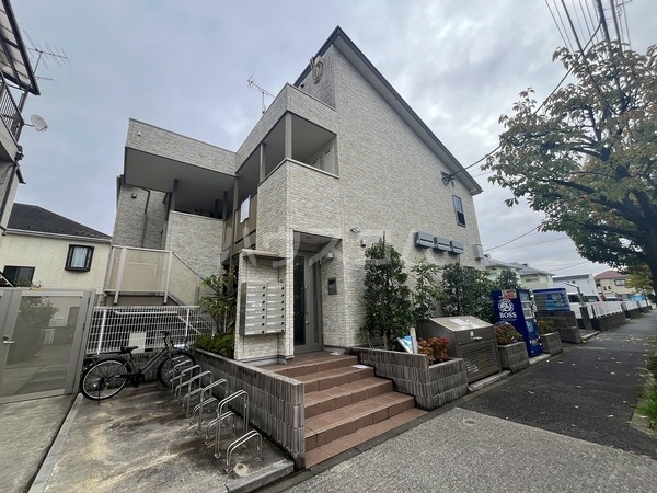 15/23 エントランス