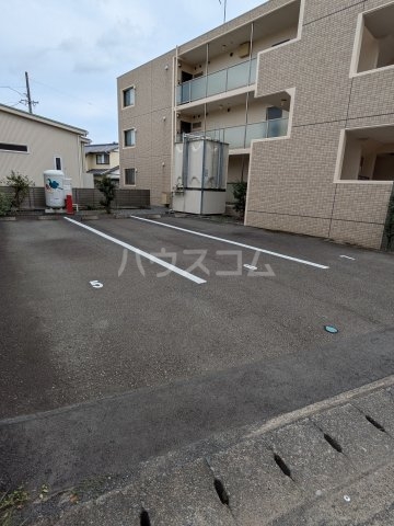 24/27 駐車場