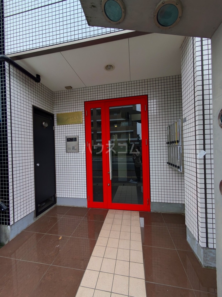 22/26 エントランス