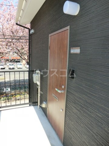 18/27 エントランス