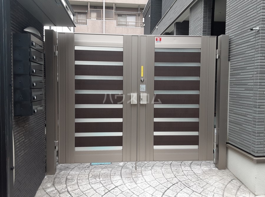 25/30 エントランス