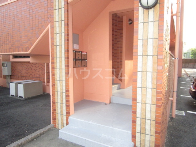 19/30 エントランス