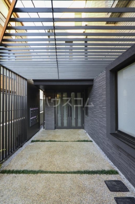 18/19 エントランス