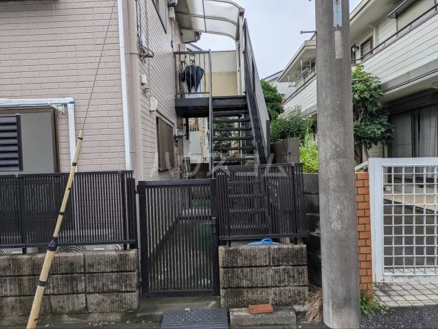 21/30 エントランス