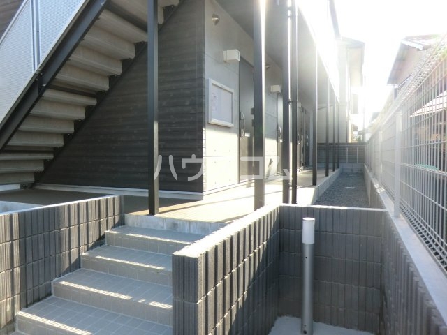 27/30 エントランス