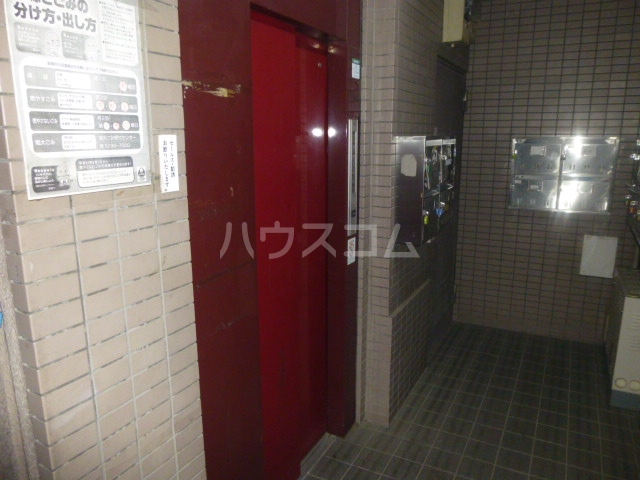 16/19 エントランス