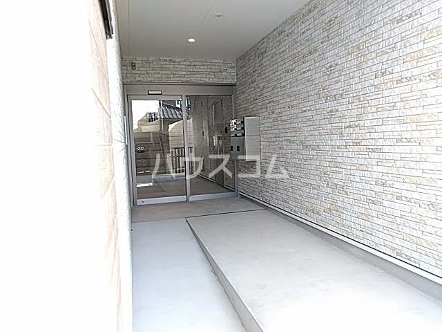 28/30 エントランス