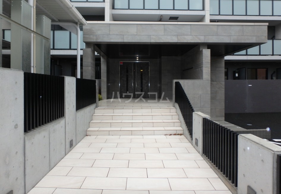 14/23 エントランス